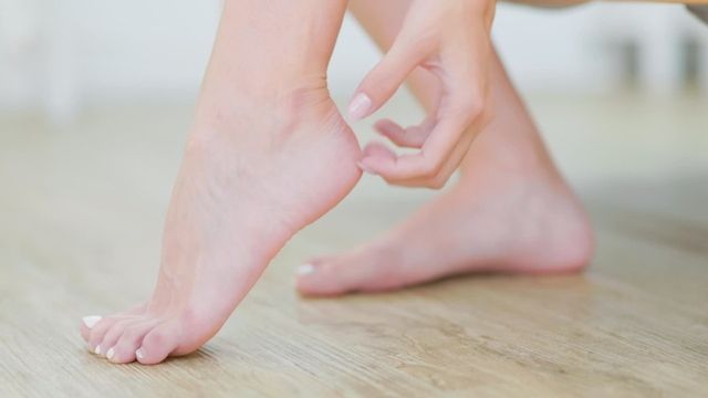 Schmerzen in den Füßen: Dieses Hausmittel kann helfen
