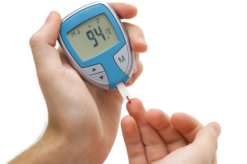 Der Blutzuckerspiegel muss bei Diabetes regelmäßig kontrolliert werden.