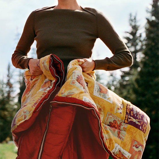 Frau im Schlafsack