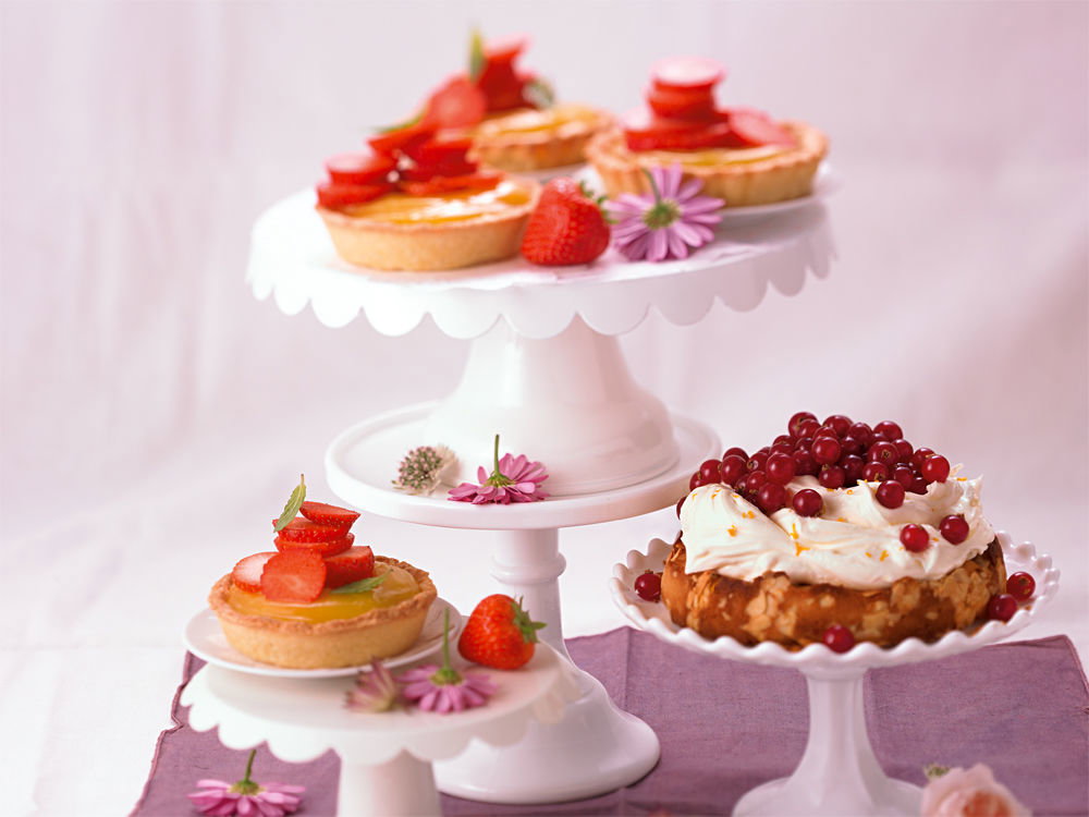 Mandel-Tartes mit Erdbeeren und Lemoncurd