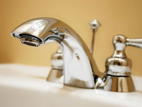Mit diesem Waschbecken-Trick schlafen Sie blitzschnell ein