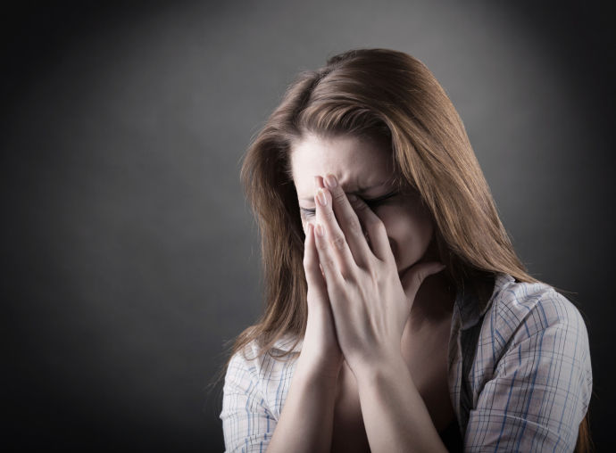 Care Arbeit kann zu Erschöpfung, Antriebslosigkeit und anderen Burnout-Symptomen führen.