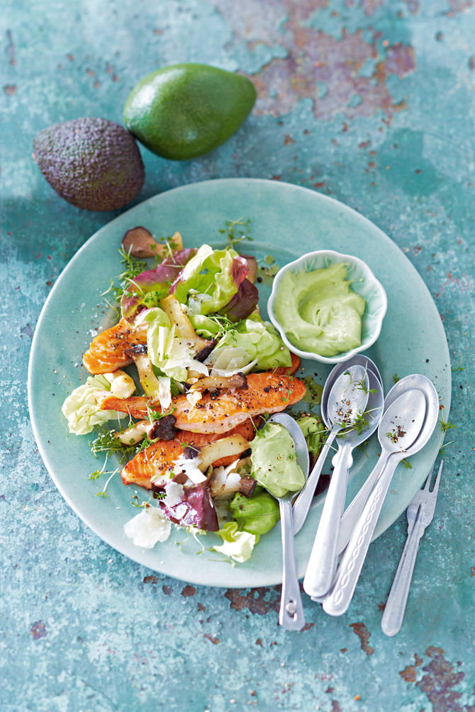 Lauwarmer Pilz-Salat mit Avocado-Dressing