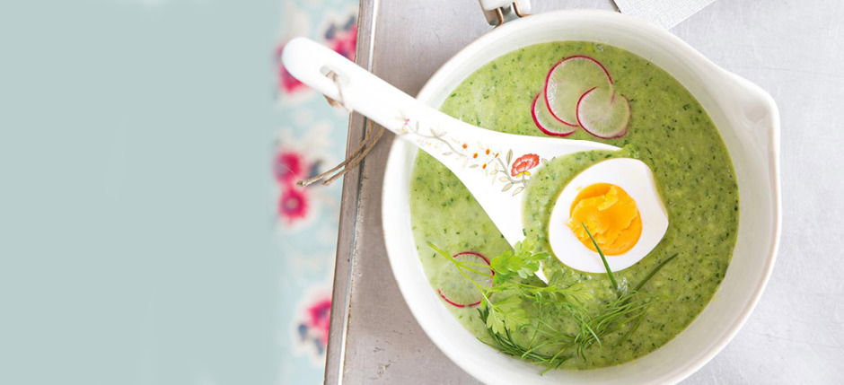 Kräutersuppe mit Ei