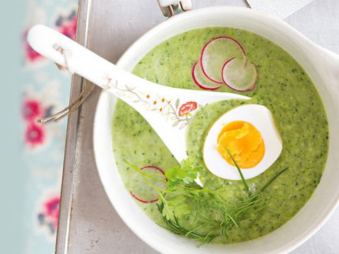 Kräutersuppe mit Ei