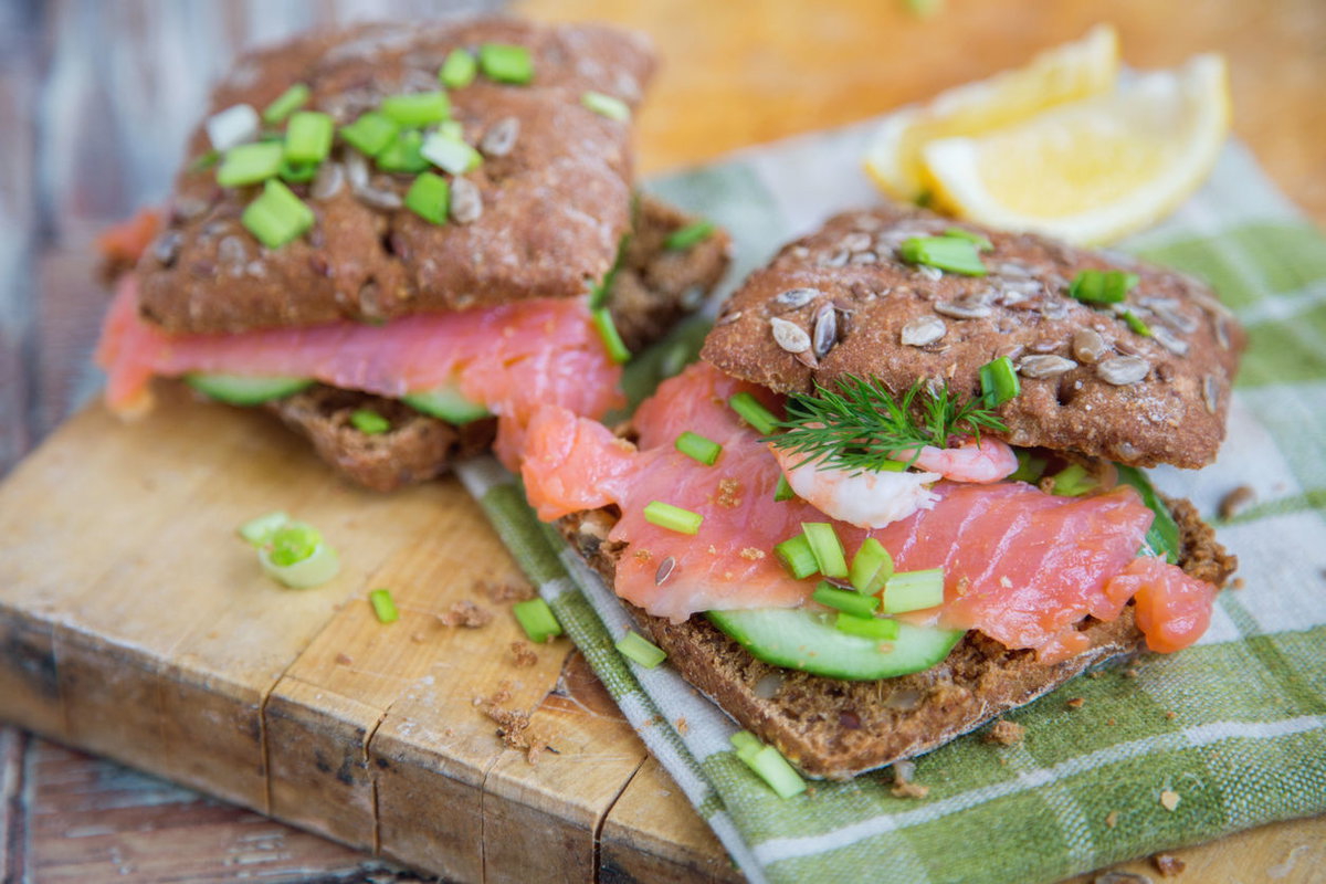 Low Carb Rezept Räucherlachsburger