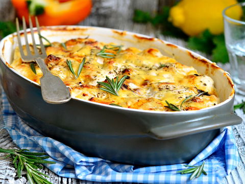 Deftiger Gyrosauflauf mit Paprika und Schmand