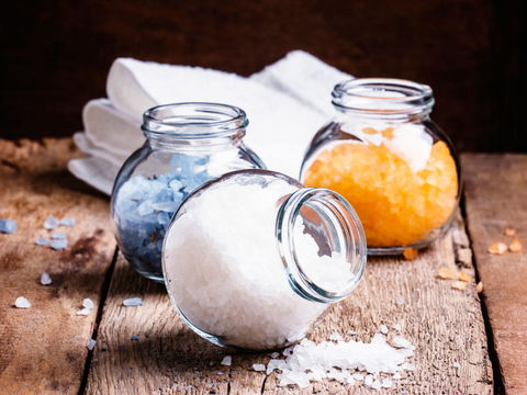 Badesalze: Dreizehn verwöhnende Rezeptideen