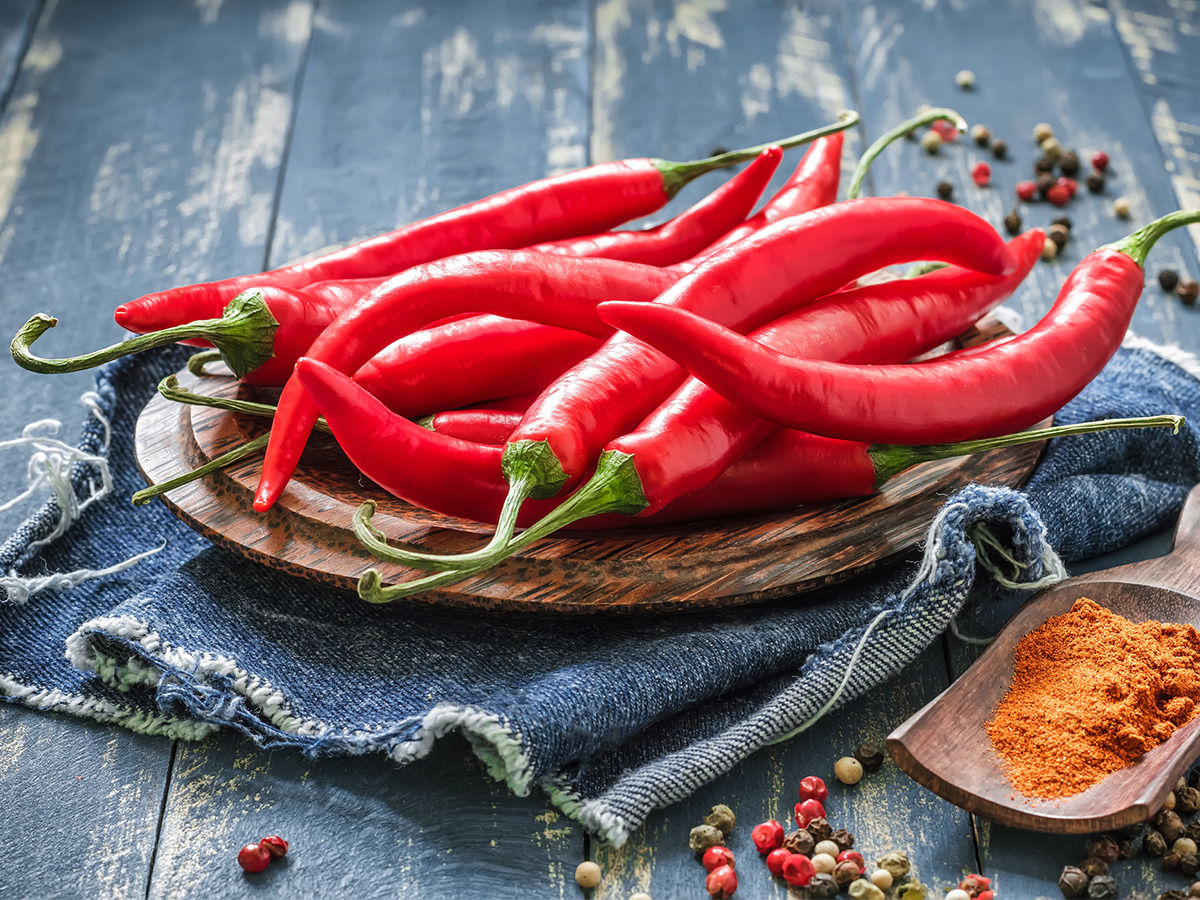 Chilischoten und Chilipulver