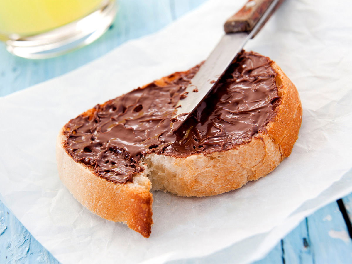 Weißbrot mit Nuss-Nougat-Creme