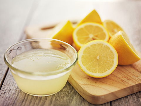 Zehn Haushaltstipps mit Zitronensaft