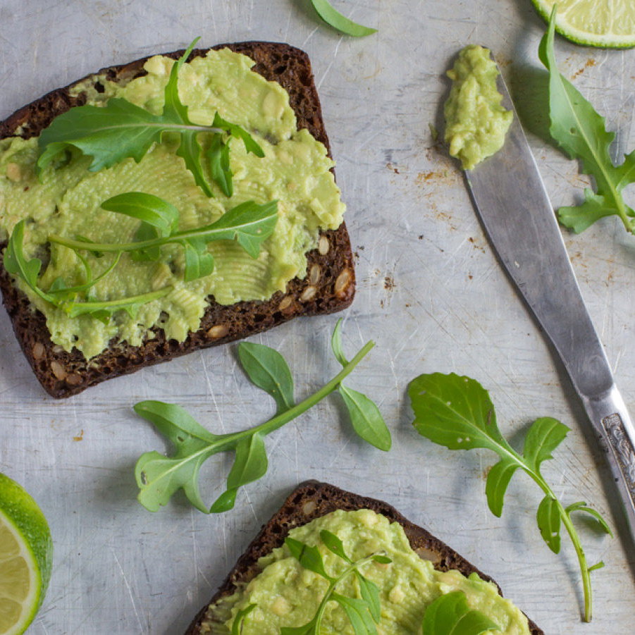 Rucola-Sandwich mit Avocadocreme