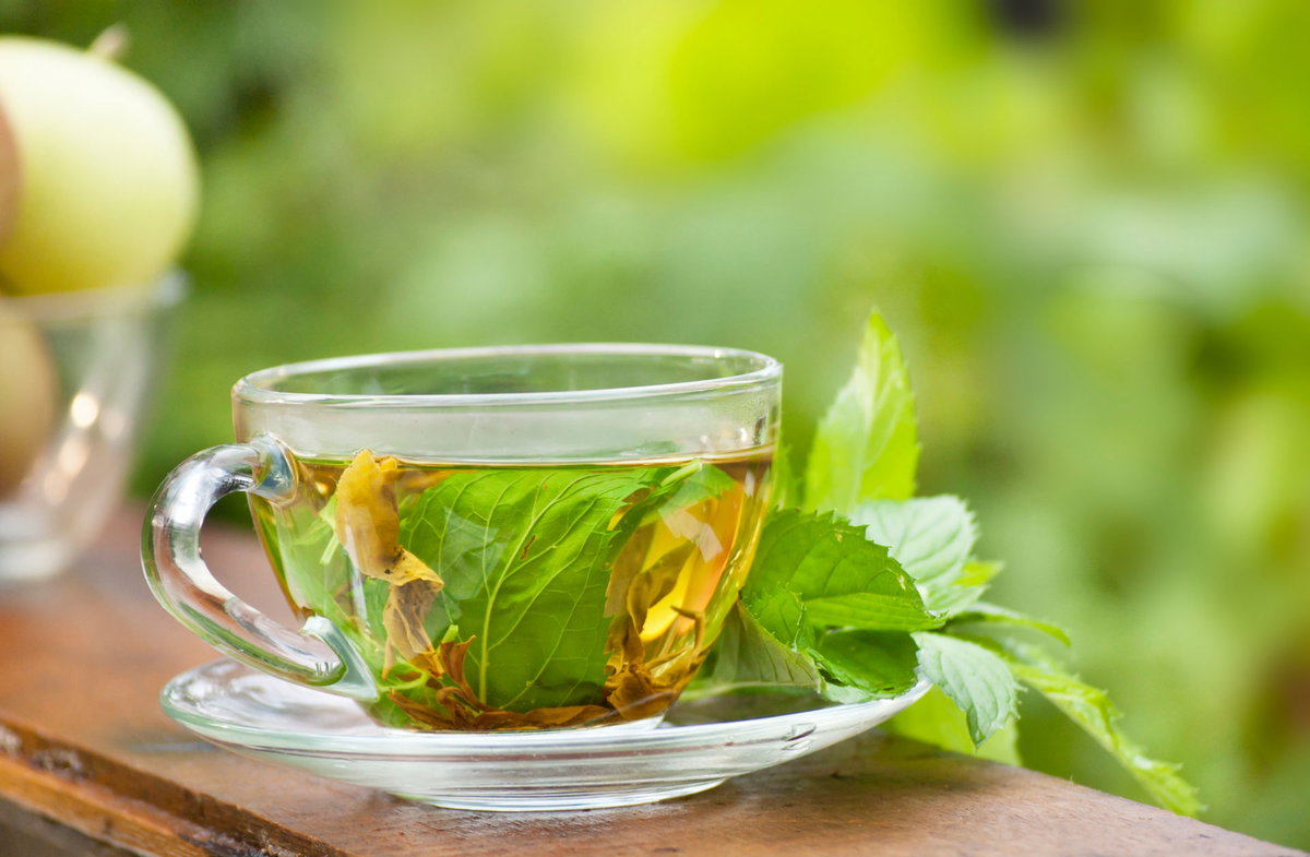 Detox Tee aus Pefferminze und grünem Tee