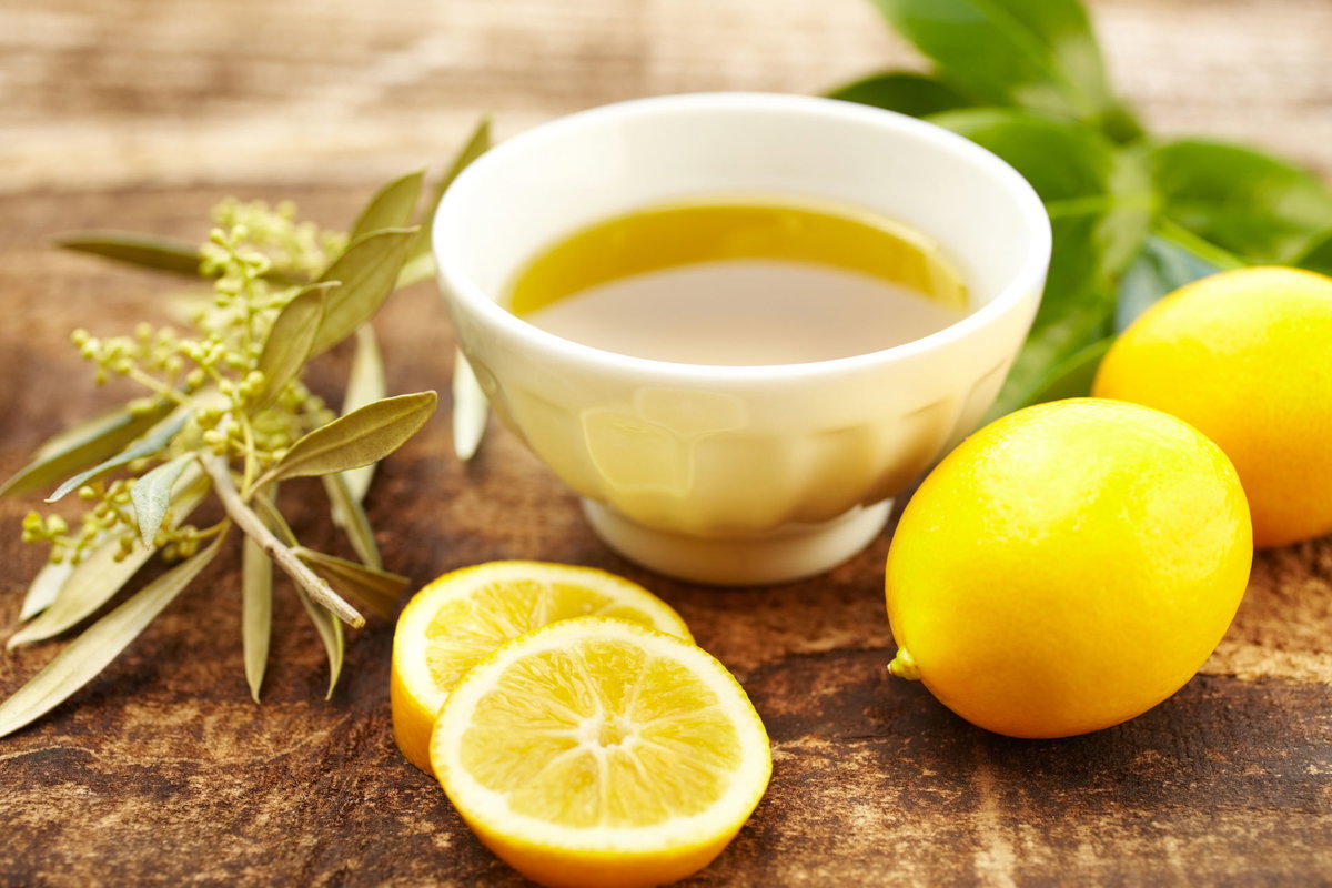Zitronensaft ist ein altbewährtes Hausmittel