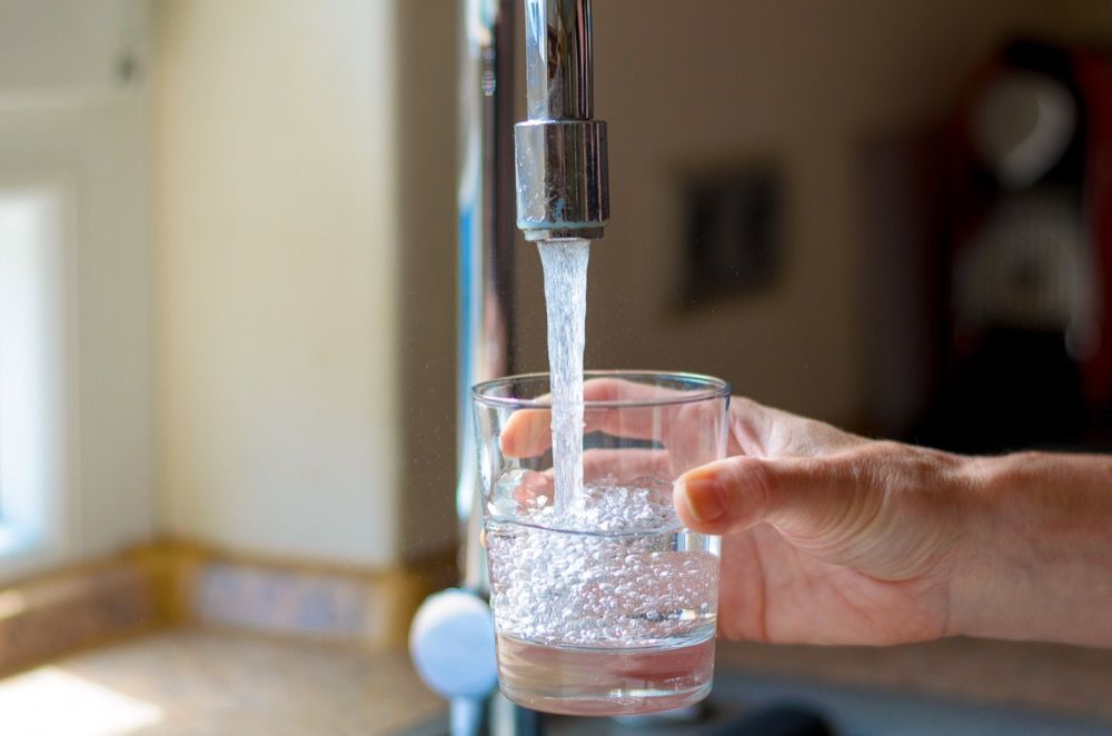 Wie gefährlich ist Mikroplastik in Trinkwasser?