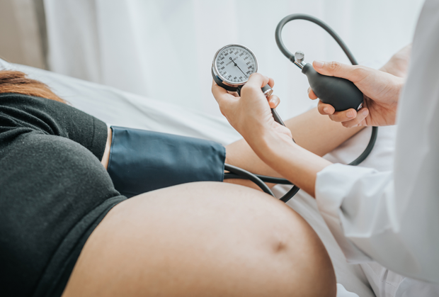 Präeklampsie: Symptome, Ursachen und Behandlung