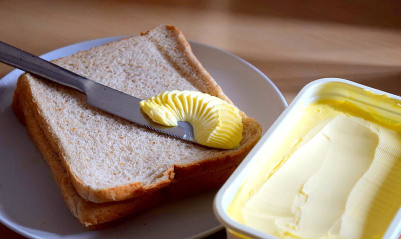 Margarine auf Toast