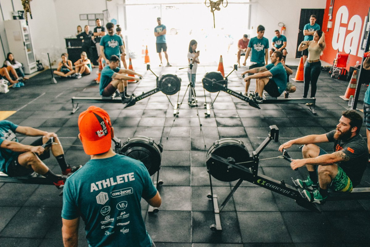 Crossfit-Gruppe beim Training