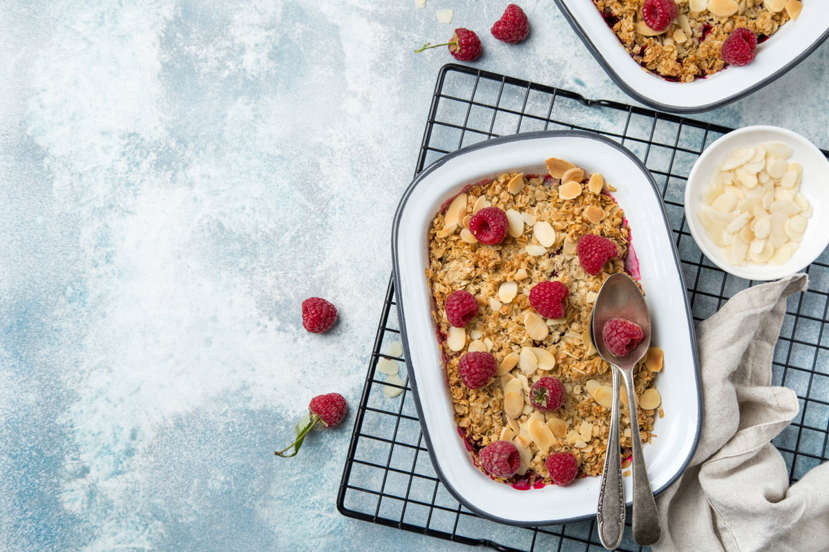 Haferflocken-Auflauf mit Himbeeren