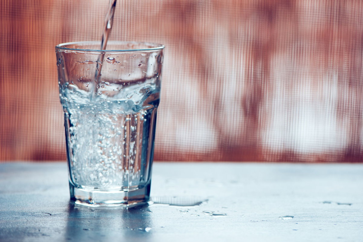 Mineralwasser im Glas