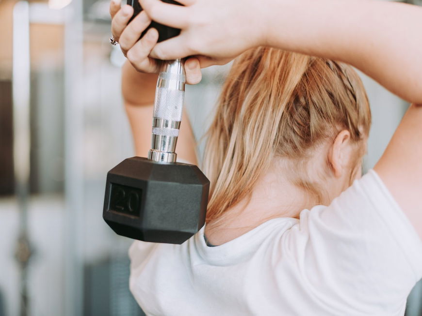 Cardio oder Krafttraining – wie nimmt man schneller ab?