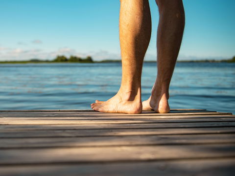 Hautentzündungen durch Zerkarien – Ursachen, Symptome und Behandlung der Badedermatitis
