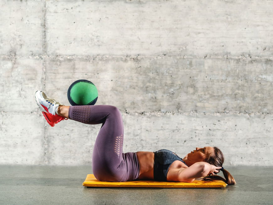 Frau Sit ups Sport