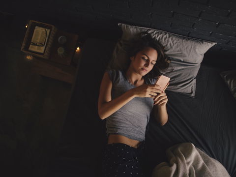 Mit Handy schlafen? Diese 3 Gründe sprechen dagegen