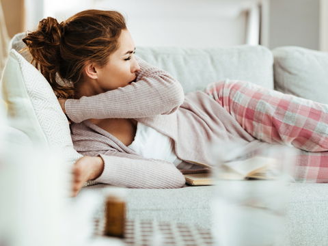 Schmerzen beim Husten: Diese 3 Gründe können dahinter stecken
