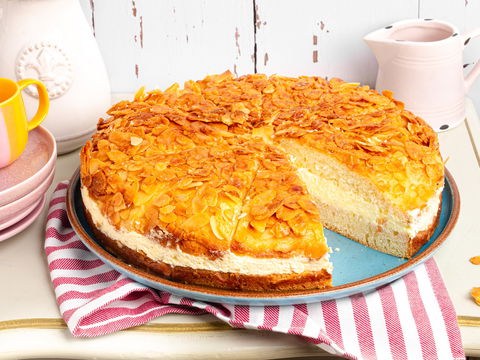 Muttertag-Edition: Dieser fluffige Bienenstich ist Mamas absoluter Lieblingskuchen