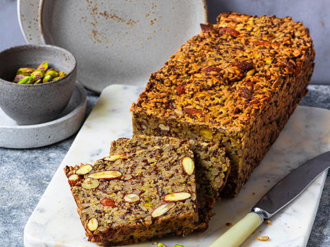 Saftiges Mandel-Saatenbrot: Dieses Low-Carb-Rezept bleibt die ganze Woche frisch
