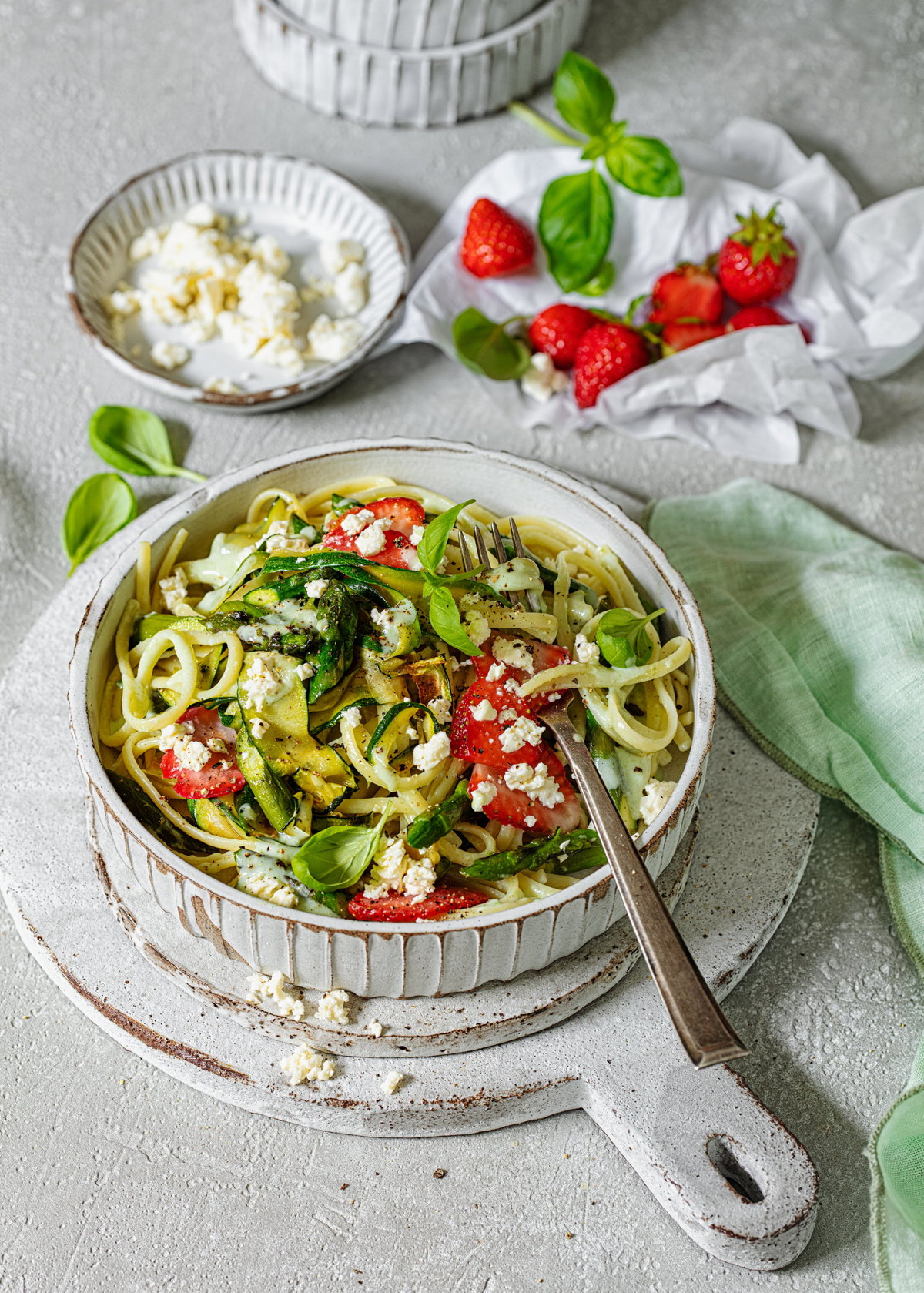 Pasta Mit Spargel Und Erdbeeren 2