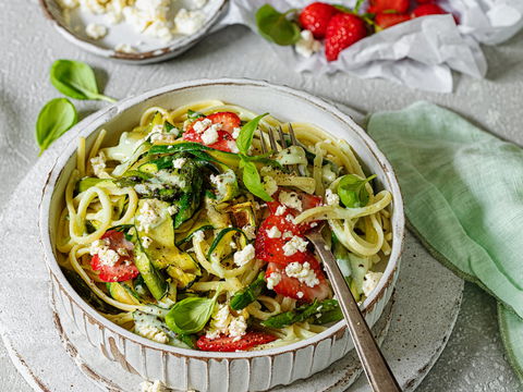 Pasta mit Spargel und Erdbeeren: Das raffinierte 50-Minuten-Rezept für Feinschmecker