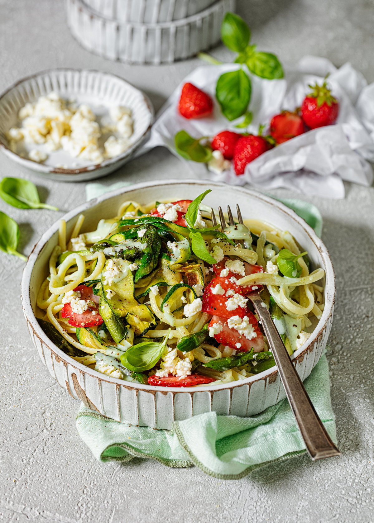 Pasta Mit Spargel Und Erdbeeren 3