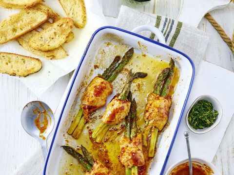 Spargel-Blitzrezept: Low Carb genießen nach nur 20 Minuten im Ofen!