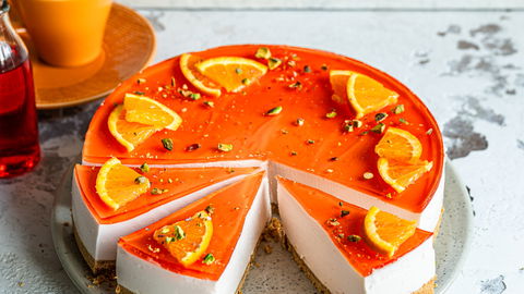 Kult-Drink zum Löffeln: Erfrischende Aperol-Spritz-Torte ohne Backen fürs Pfingstwochenende