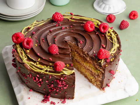 Der virale Internet-Hype als Pfingst-Wunder: Schnelle Dubai-Torte mit Pistaziencreme und frischen Himbeeren