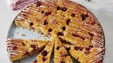 Apfel-Himbeerkuchen aus Hüttenkäse: Das leckere Protein-Rezept