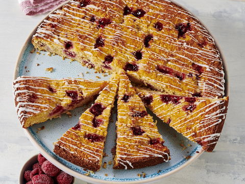 Apfel-Himbeerkuchen aus Hüttenkäse: Das leckere Protein-Rezept