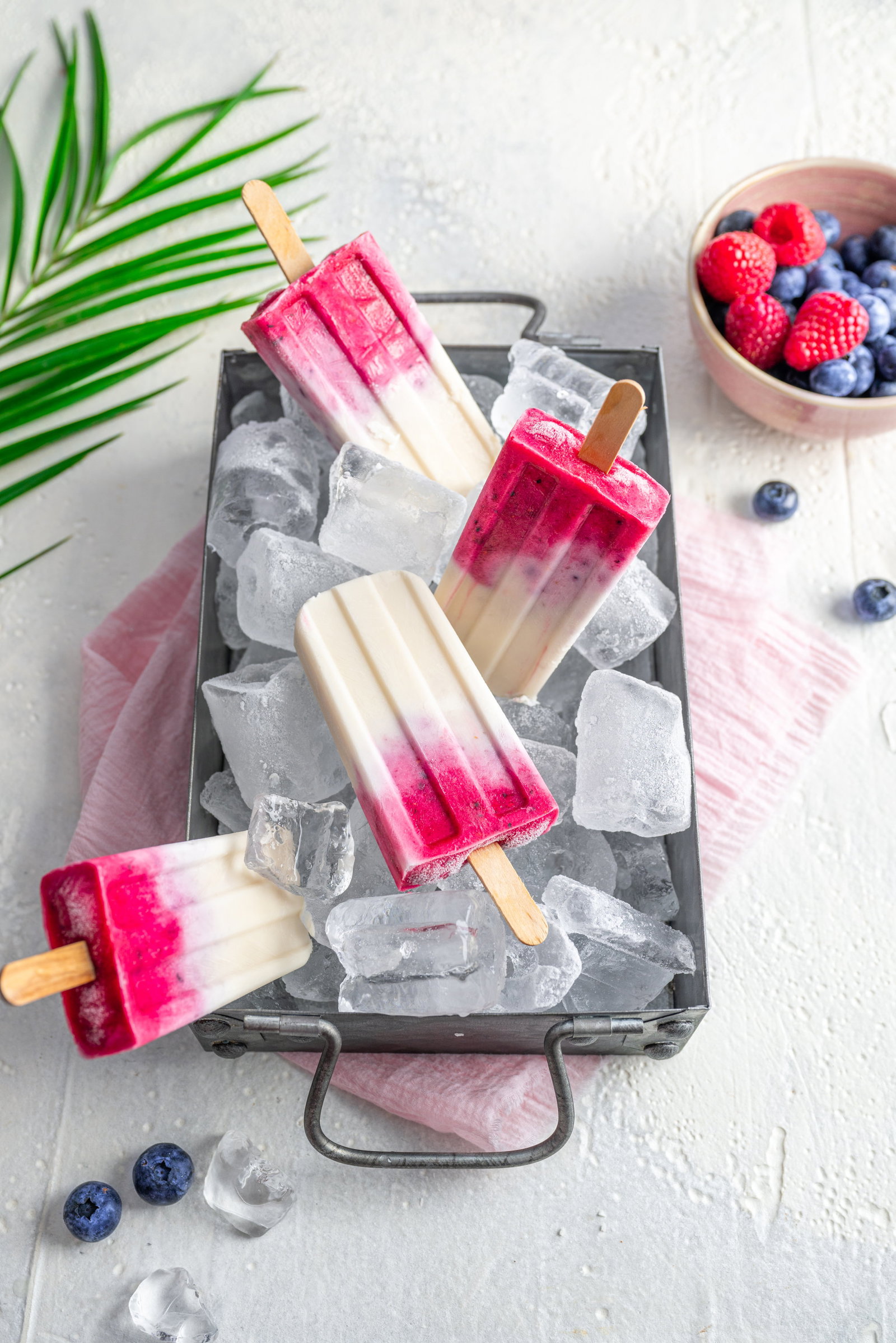 Veganes Beeren-Kokoseis: Gesundes Rezept ohne Zucker