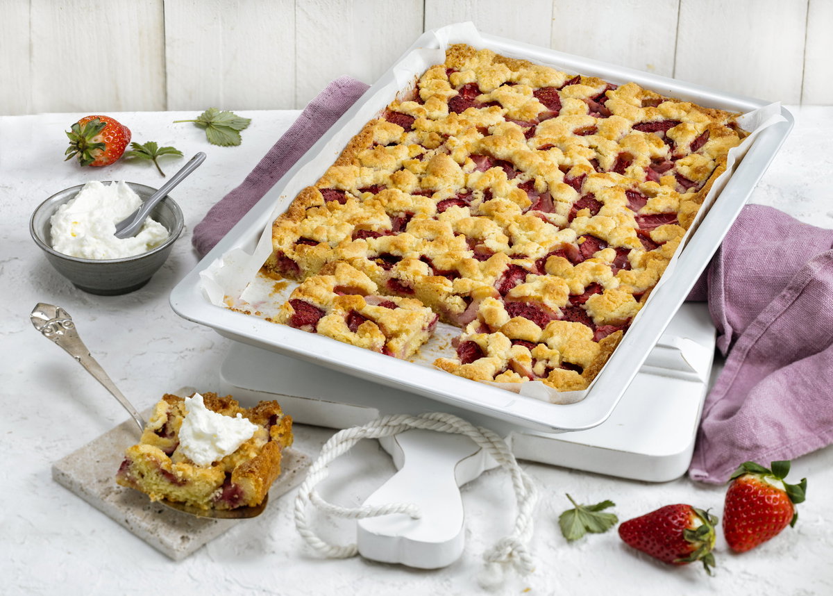 Erdbeerkuchen Blech Quer