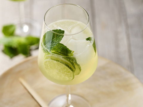 Der perfekte Hugo: So mixen Sie den spritzigen Klassiker zum Muttertag