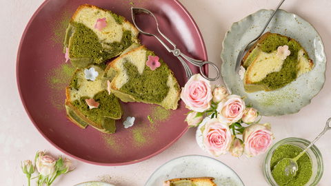 Der grüne Back-Trend: Saftiger Matcha-Marmorkuchen mit spritzigem Zitronenguss