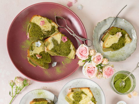 Der grüne Back-Trend: Saftiger Matcha-Marmorkuchen mit spritzigem Zitronenguss