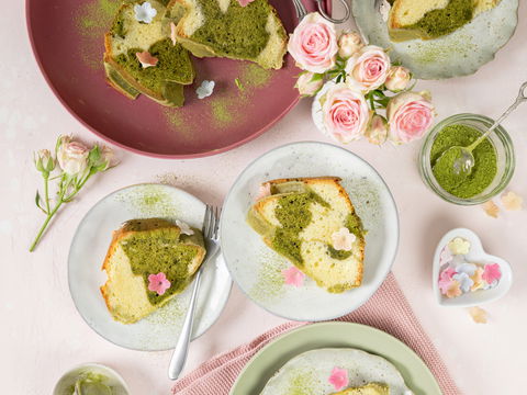 Der grüne Back-Trend: Saftiger Matcha-Marmorkuchen mit spritzigem Zitronenguss