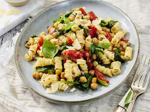 Das 15-Minuten-Wohlfühlgericht: Warum diese Pasta der perfekte Start in ein entspanntes Wochenende ist.
