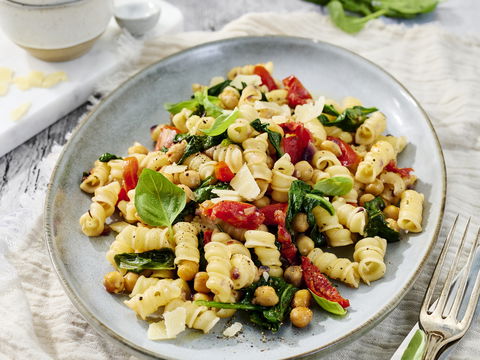 Das 15-Minuten-Wohlfühlgericht: Warum diese Pasta der perfekte Start in ein entspanntes Wochenende ist.