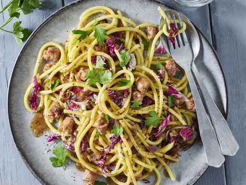 Spaghetti mit Salsiccia und Radicchio: Das 30-Minuten-Gourmet-Rezept für jeden Tag