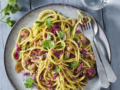 Spaghetti mit Salsiccia und Radicchio: Das 30-Minuten-Gourmet-Rezept für jeden Tag