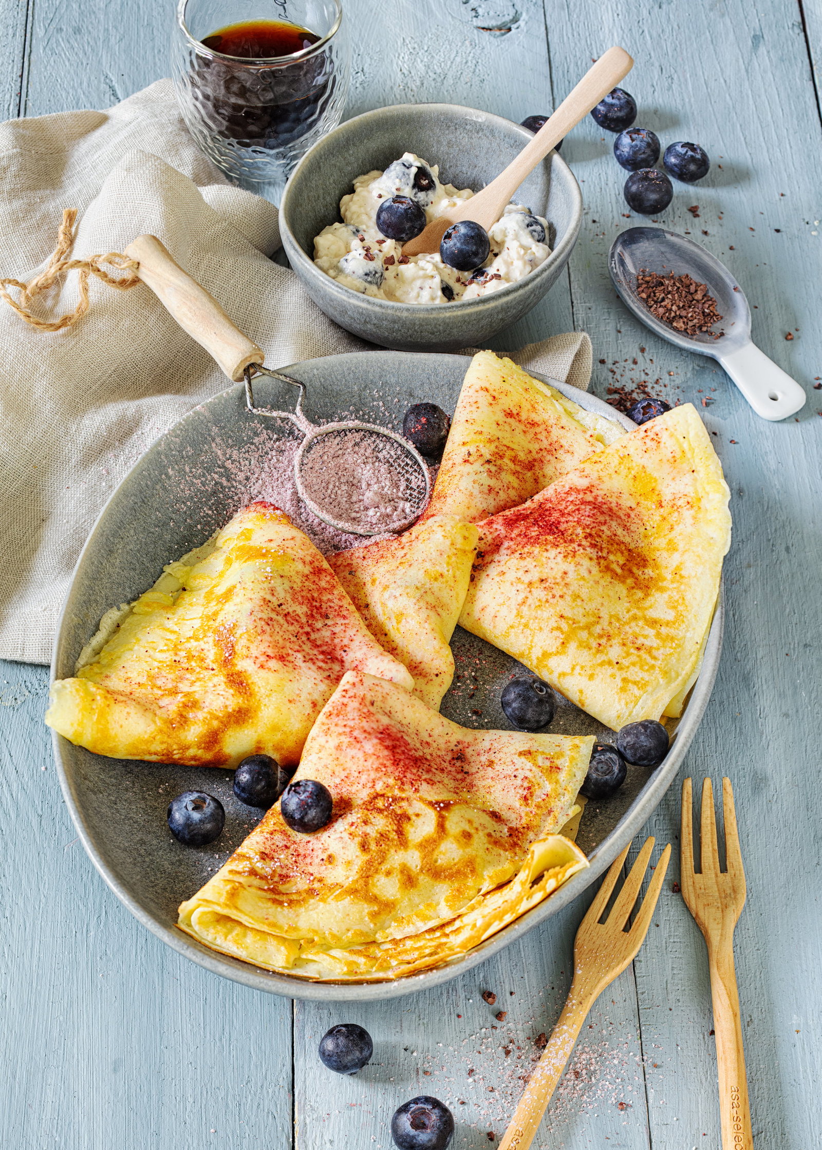 Verwöhn-Frühstück unter der Woche: Luftige Crêpes mit zellschützender Kaffee-Blaubeercreme